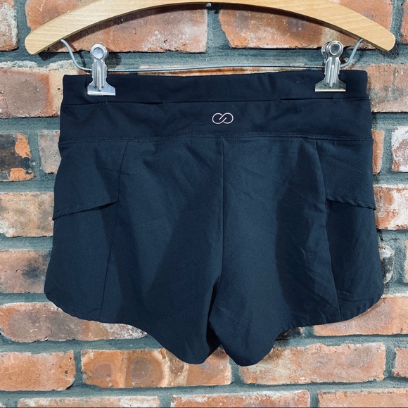 Calia Carrie Underwood Anywhere Petal Hem Shorts - Picture 6 of 7